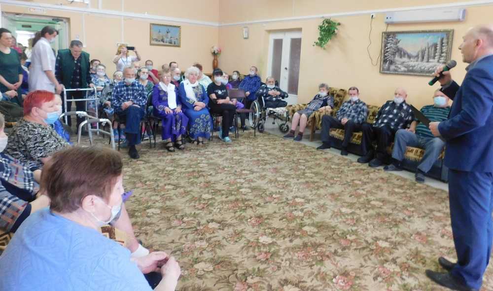 Сегодня к нам в гости приходили музыкальные коллективы Дворца культуры