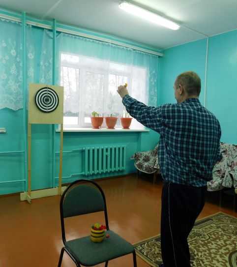 24 января в нашем доме-интернате было организовано спортивное соревнование по игре дартс среди проживающих