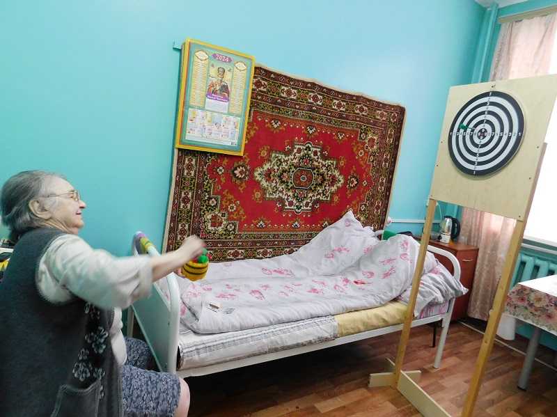 Соревнование по дартсу